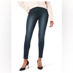 Signature by Levi Strauss Totally Shaping Pull-On Skinny Jeans
